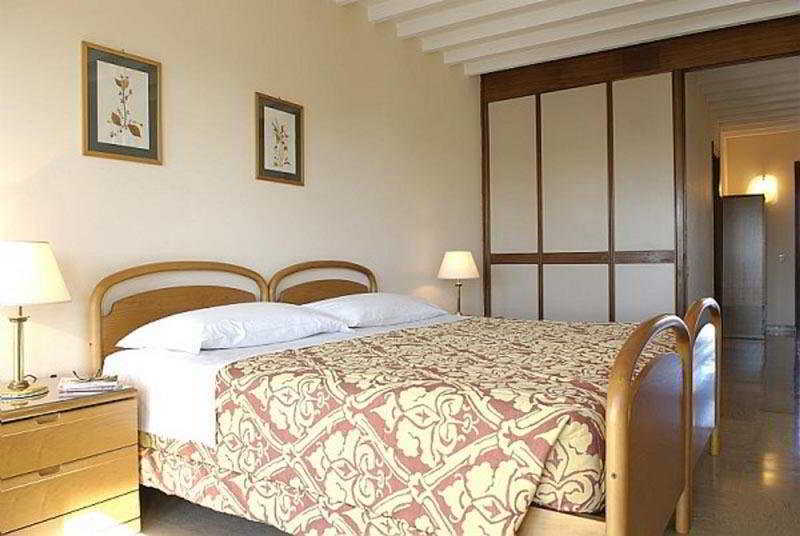 الشقق الفندقية رومافي  Residenze Garden الغرفة الصورة